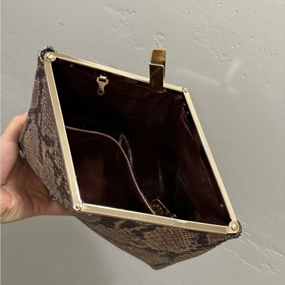 Handmade Genuine Embossed Leather, Articulated Metal Frame Clutch/Crossbody - Picture 12 of 14